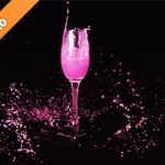 シャンパングラスとピンクの液体が飛び散る写真・フォト素材