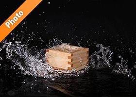 升と水が飛び散るの写真・フォト素材